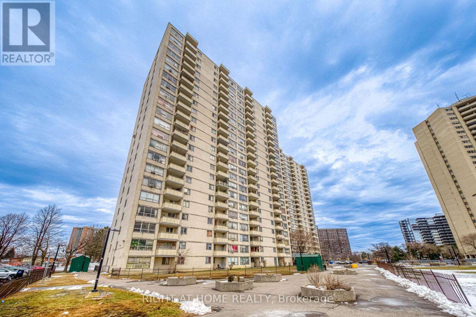 2014 - 320 Dixon Road, Toronto, Ontario  M9R 1S8 - Photo 30 - W12933536