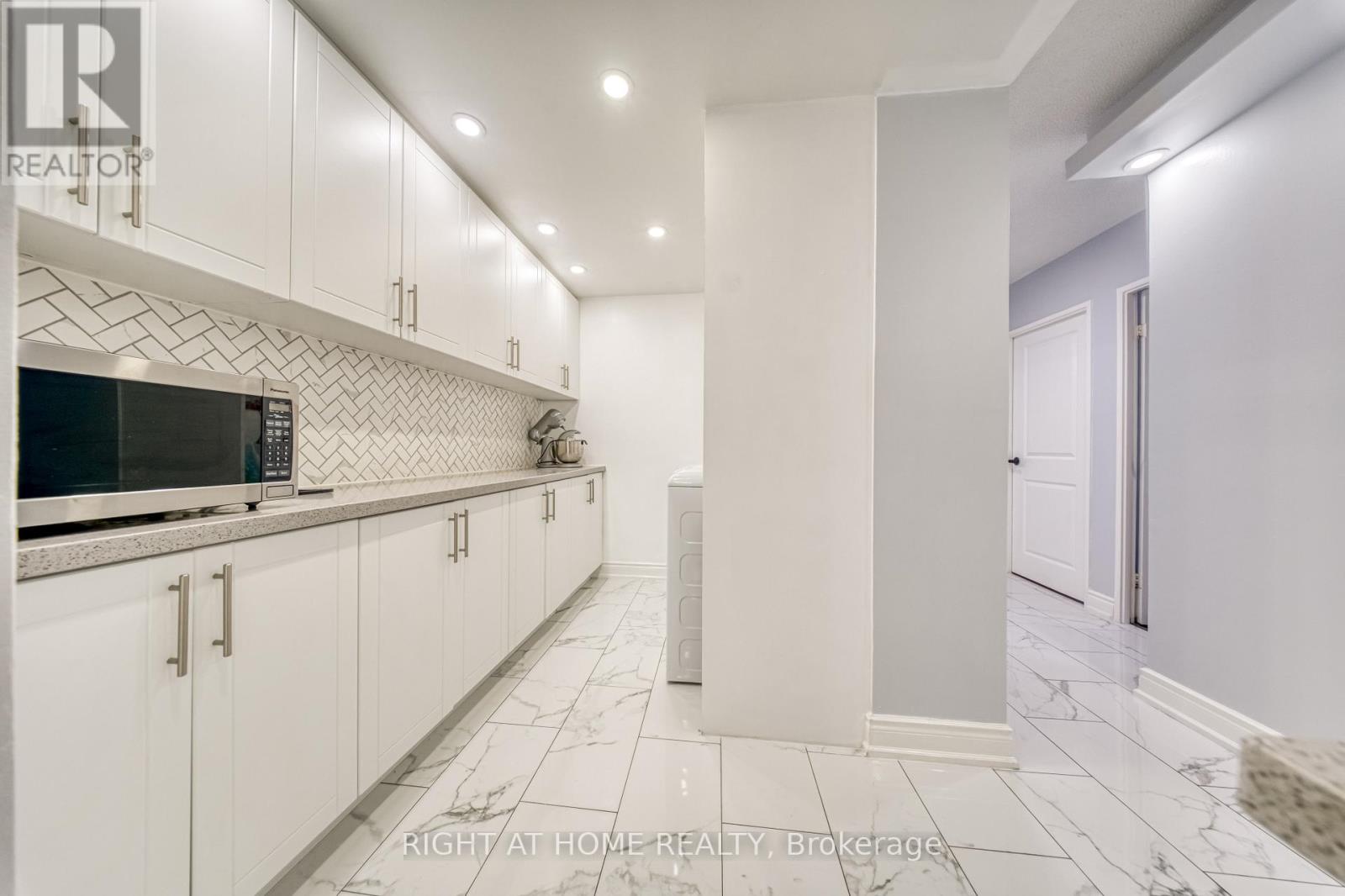 2014 - 320 Dixon Road, Toronto, Ontario  M9R 1S8 - Photo 9 - W12933536