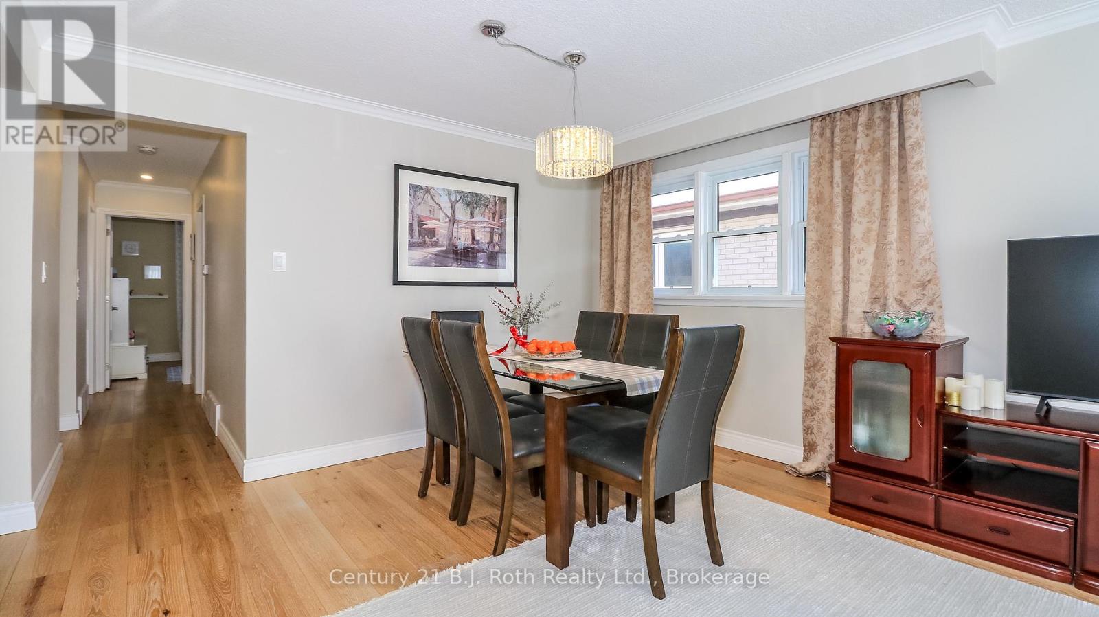 156 The Westway, Toronto, Ontario  M9P 2C1 - Photo 4 - W12810488