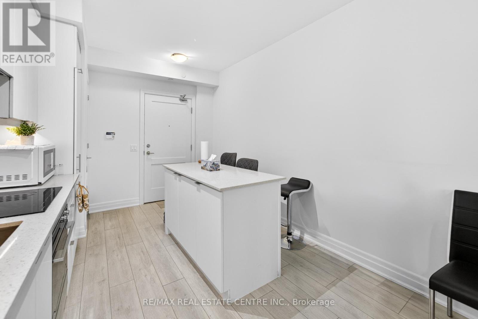 610 - 30 Elm Drive, Mississauga, Ontario  L5B 0N6 - Photo 10 - W12933540