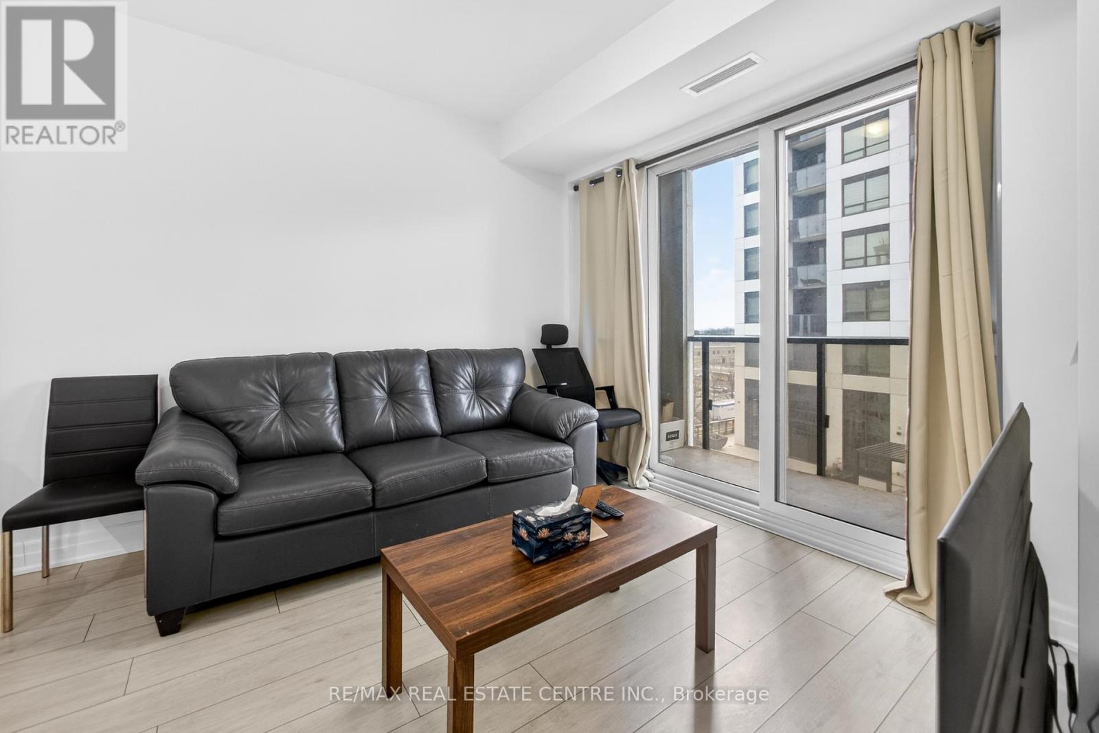 610 - 30 Elm Drive, Mississauga, Ontario  L5B 0N6 - Photo 13 - W12933540