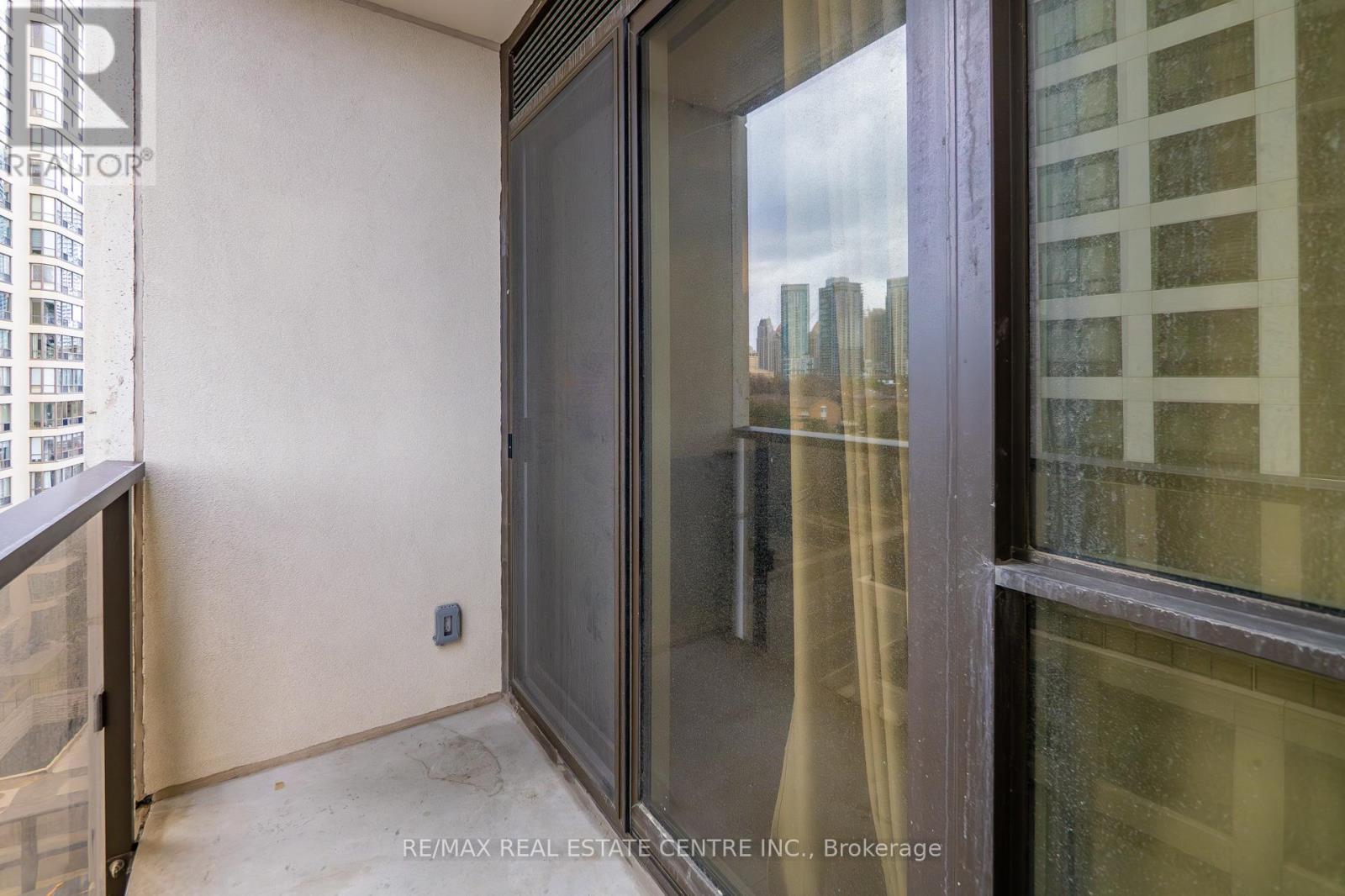 610 - 30 Elm Drive, Mississauga, Ontario  L5B 0N6 - Photo 29 - W12933540