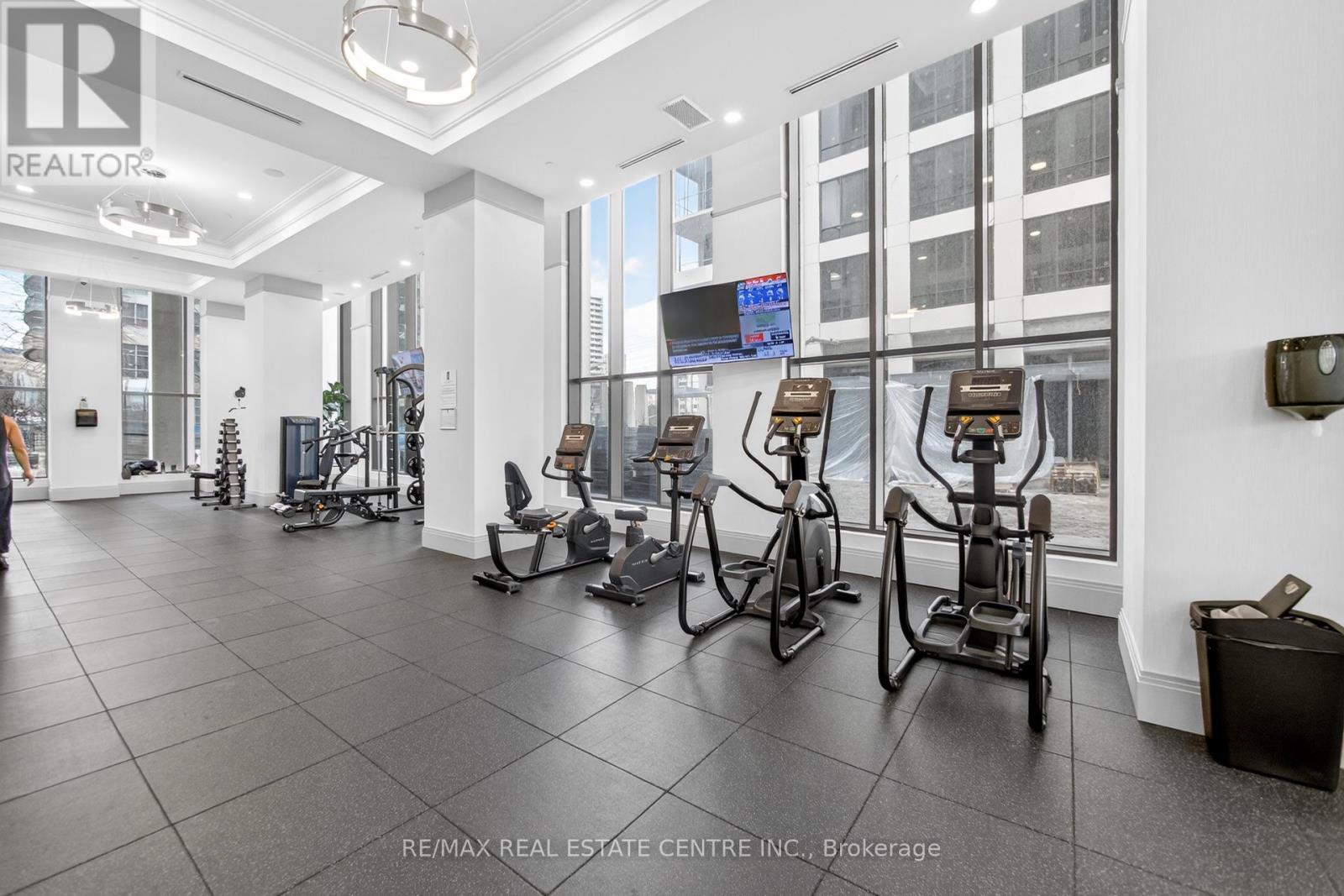 610 - 30 Elm Drive, Mississauga, Ontario  L5B 0N6 - Photo 32 - W12933540