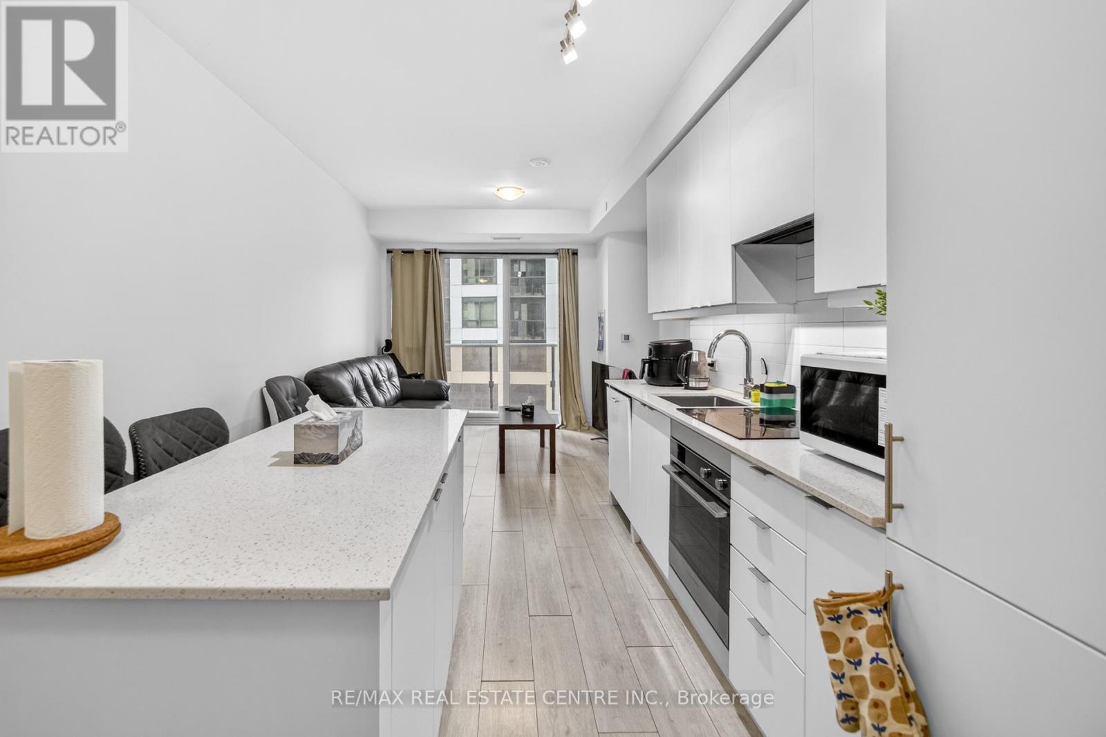 610 - 30 Elm Drive, Mississauga, Ontario  L5B 0N6 - Photo 8 - W12933540