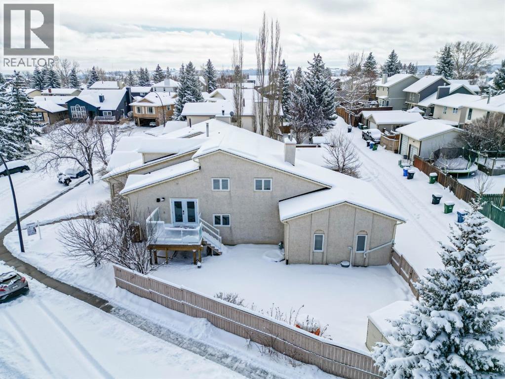 215 Scenic Way Nw, Calgary, Alberta  T3L 1B6 - Photo 27 - A2294245