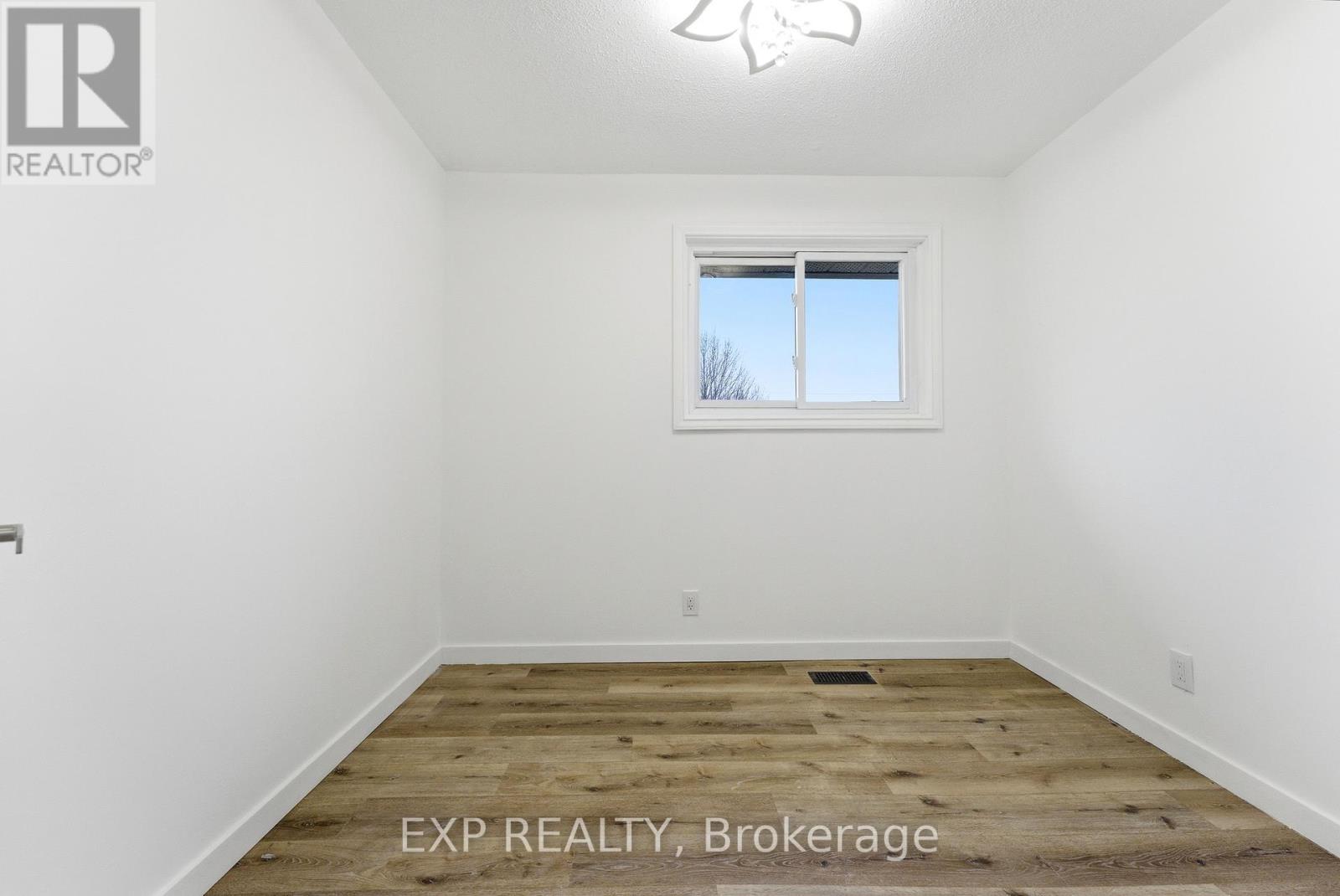 696 Whites Road, Quinte West, Ontario  K8V 5P8 - Photo 16 - X12930222