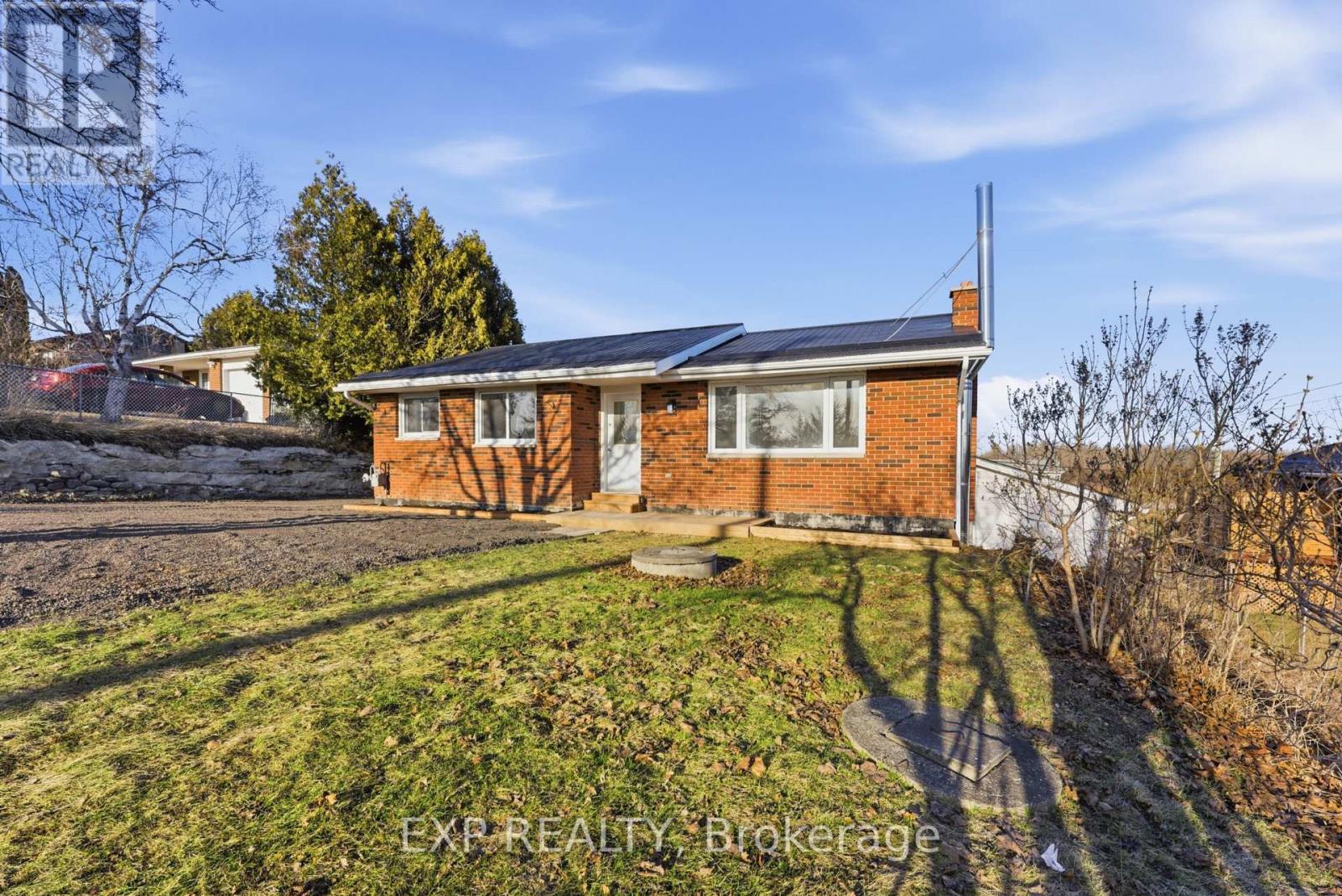 696 Whites Road, Quinte West, Ontario  K8V 5P8 - Photo 2 - X12930222