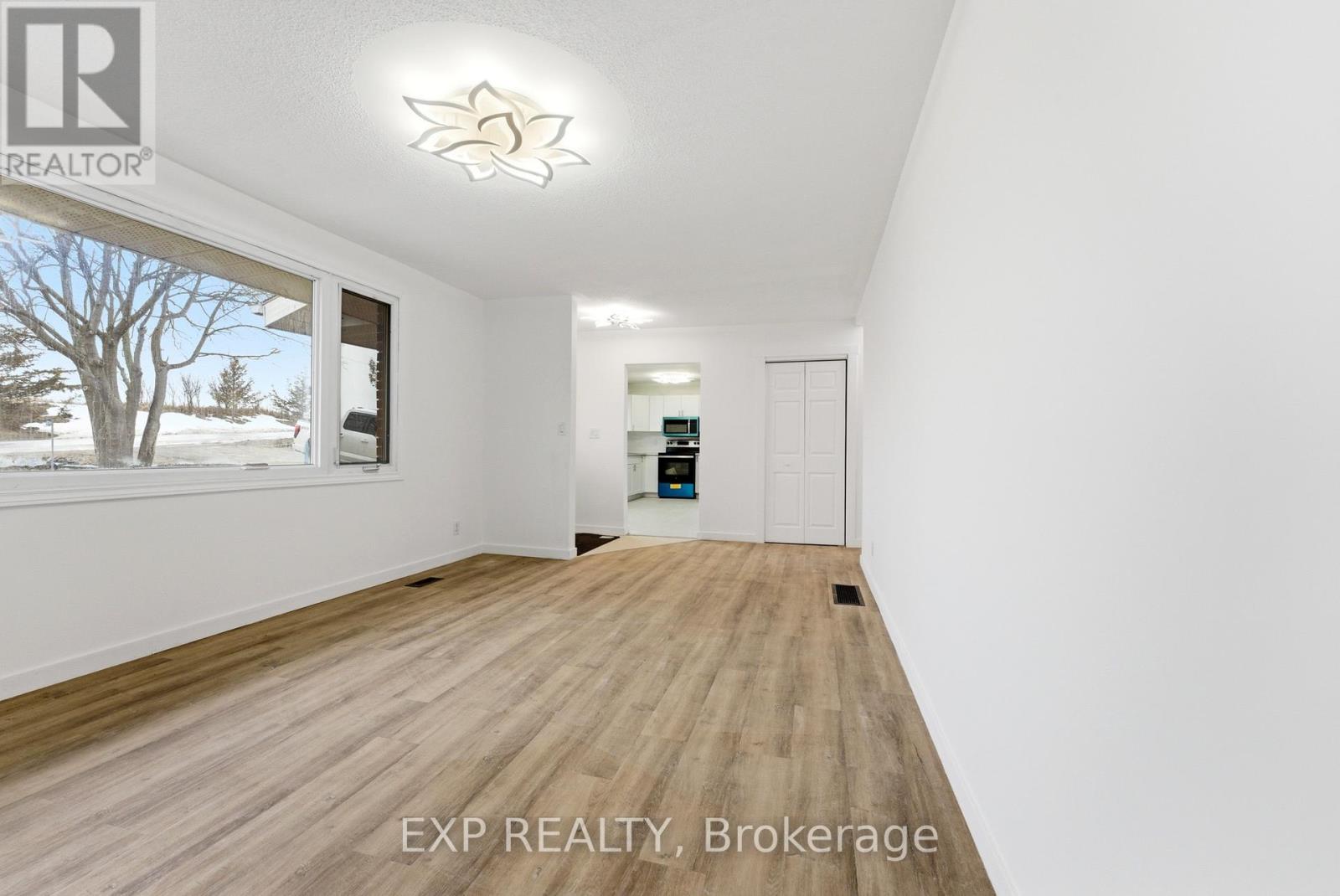 696 Whites Road, Quinte West, Ontario  K8V 5P8 - Photo 7 - X12930222