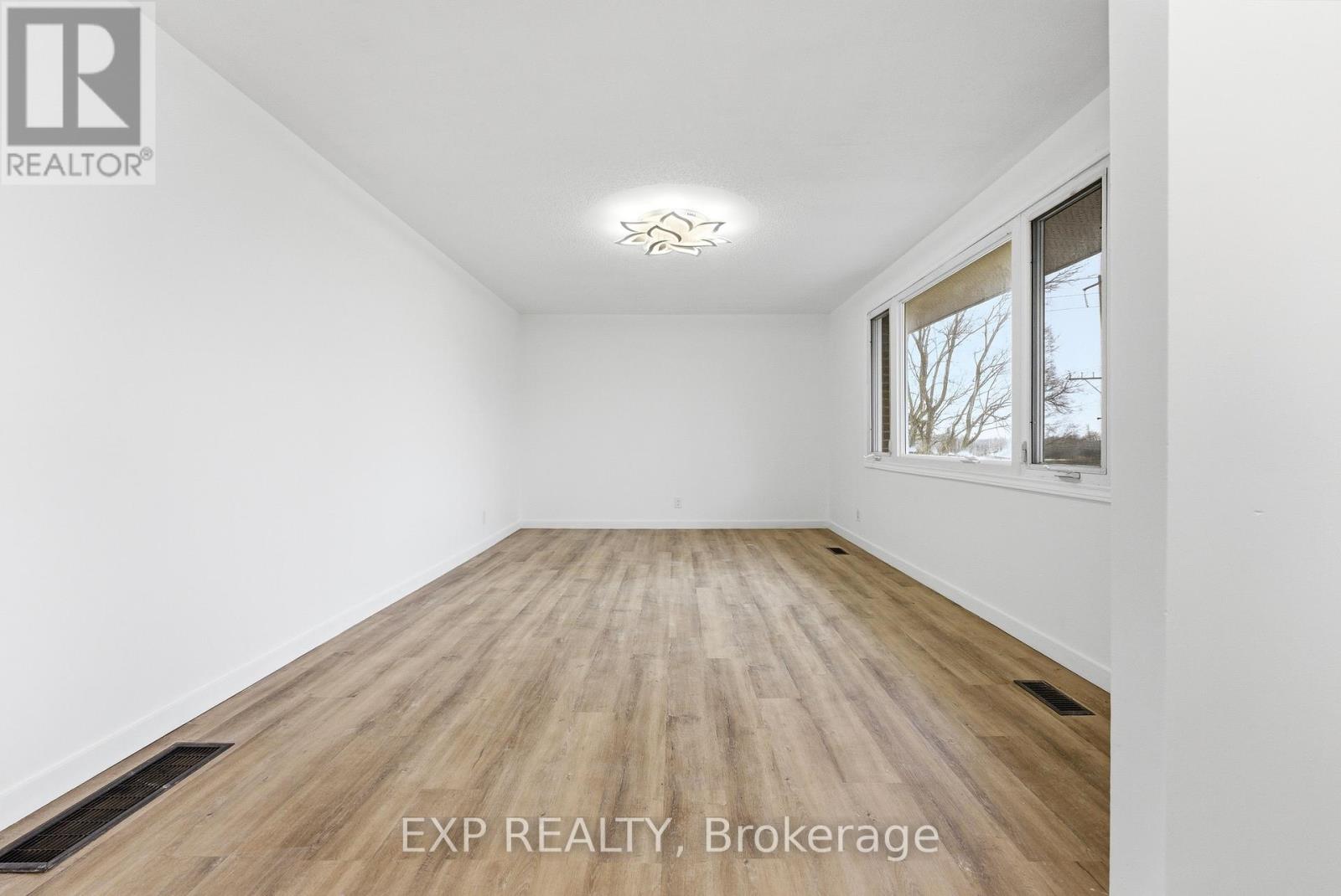 696 Whites Road, Quinte West, Ontario  K8V 5P8 - Photo 6 - X12930222