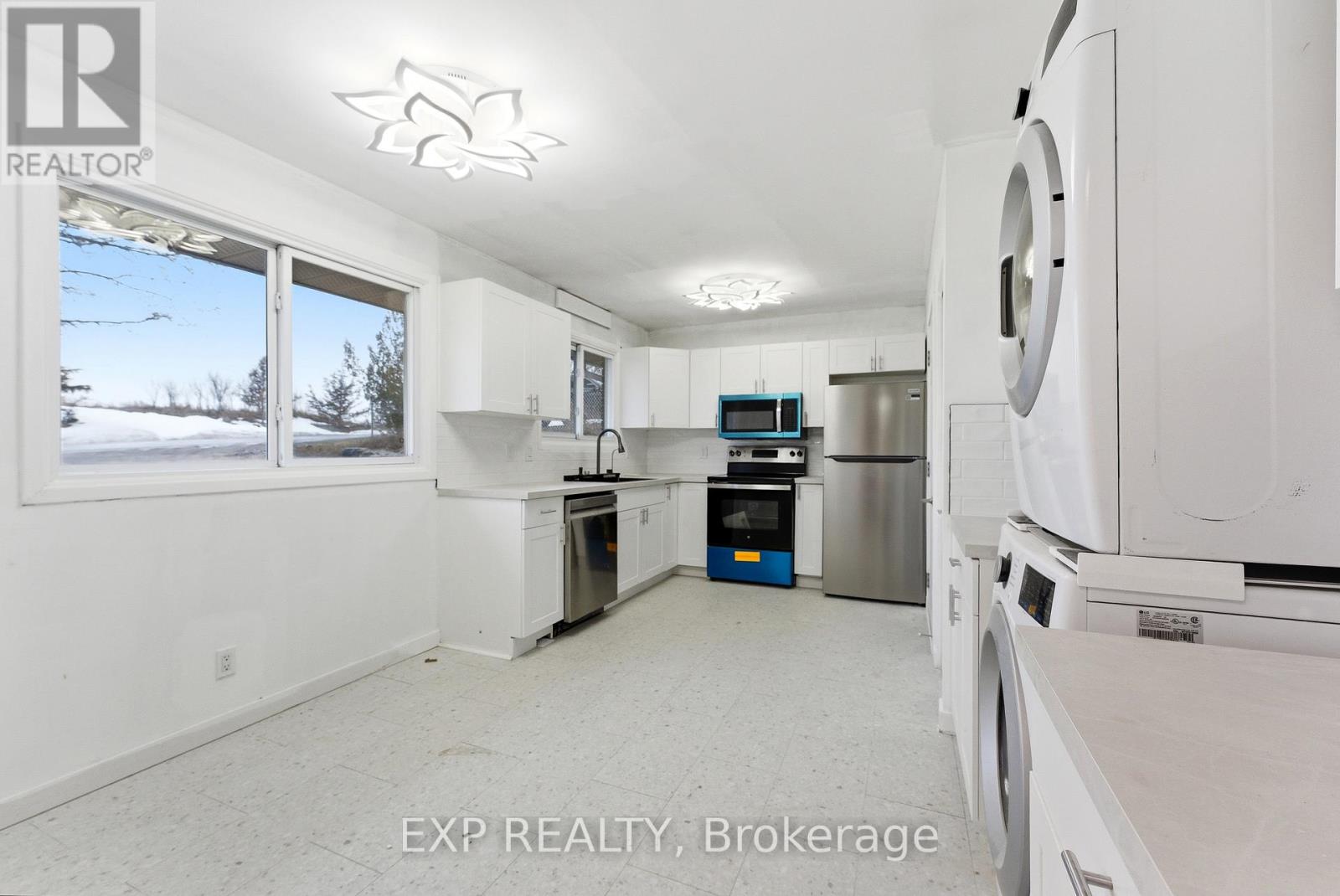 696 Whites Road, Quinte West, Ontario  K8V 5P8 - Photo 9 - X12930222