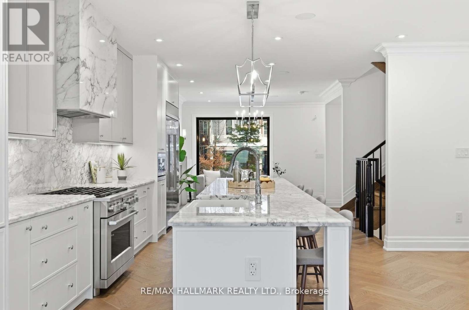 90 Garden Avenue, Toronto, Ontario  M6R 1H7 - Photo 12 - W12881384