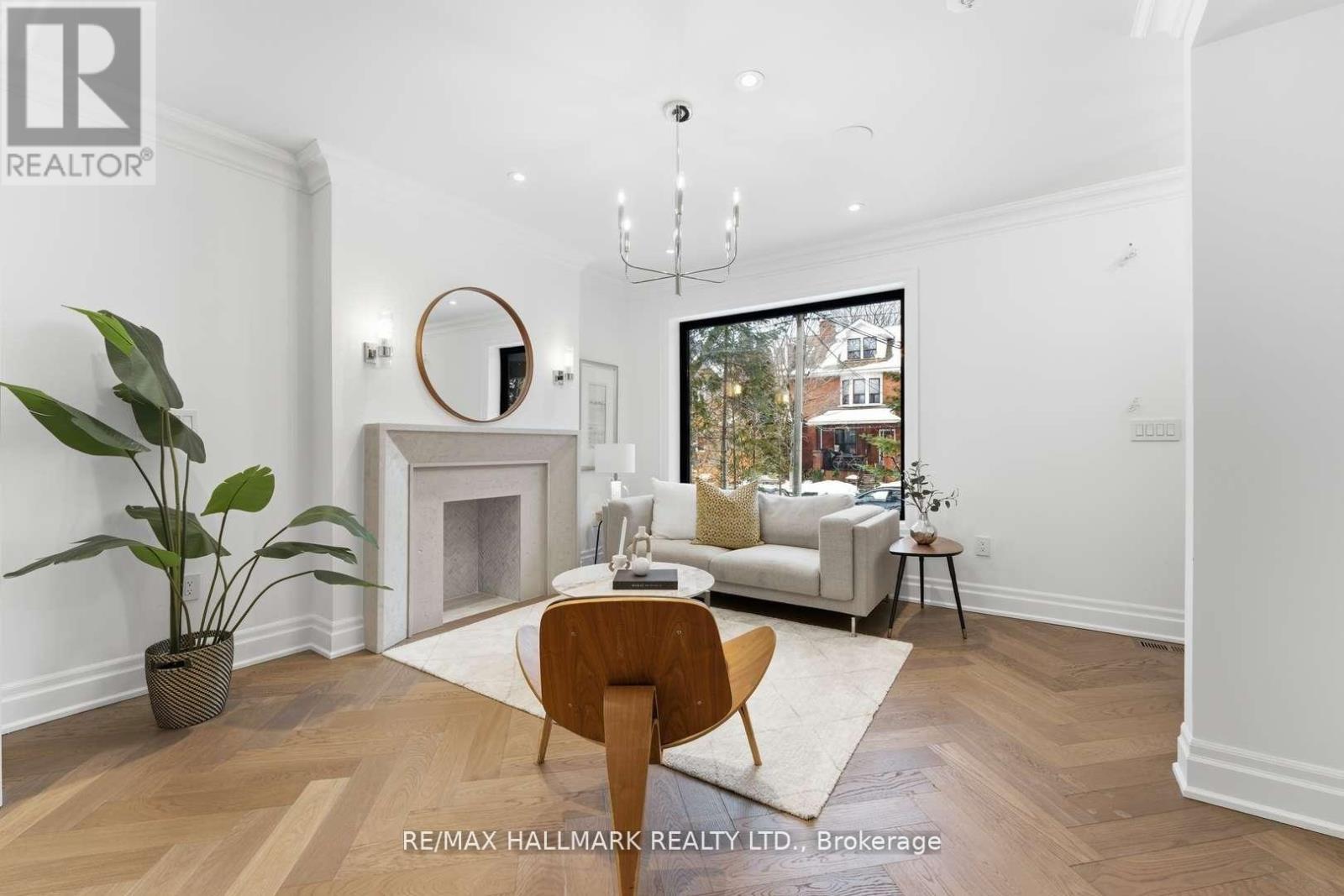 90 Garden Avenue, Toronto, Ontario  M6R 1H7 - Photo 4 - W12881384