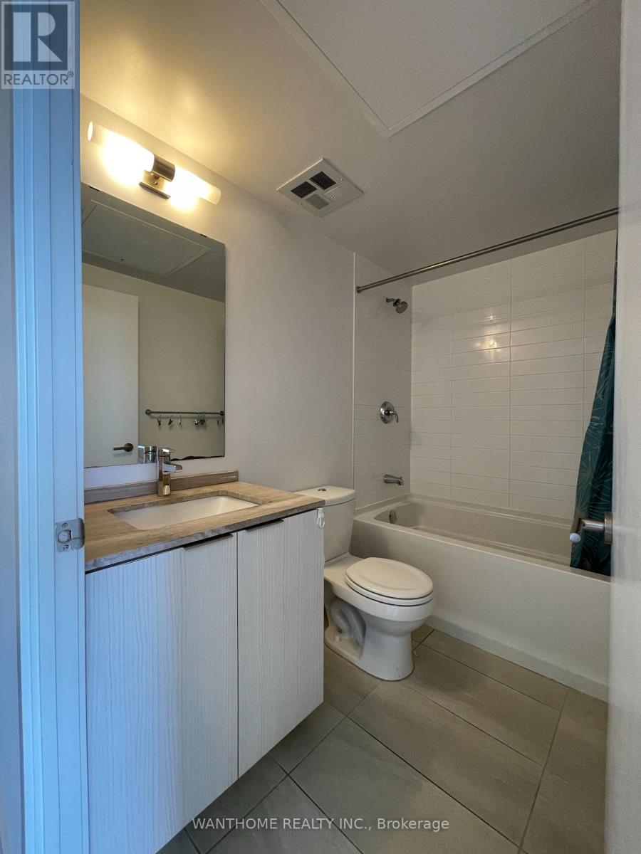 2412 - 11 Wellesley Street W, Toronto, Ontario  M4Y 0G4 - Photo 5 - C12933566