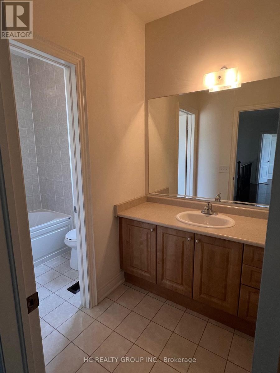 8 Crane Street, Aurora, Ontario  L4G 1C9 - Photo 11 - N12933560