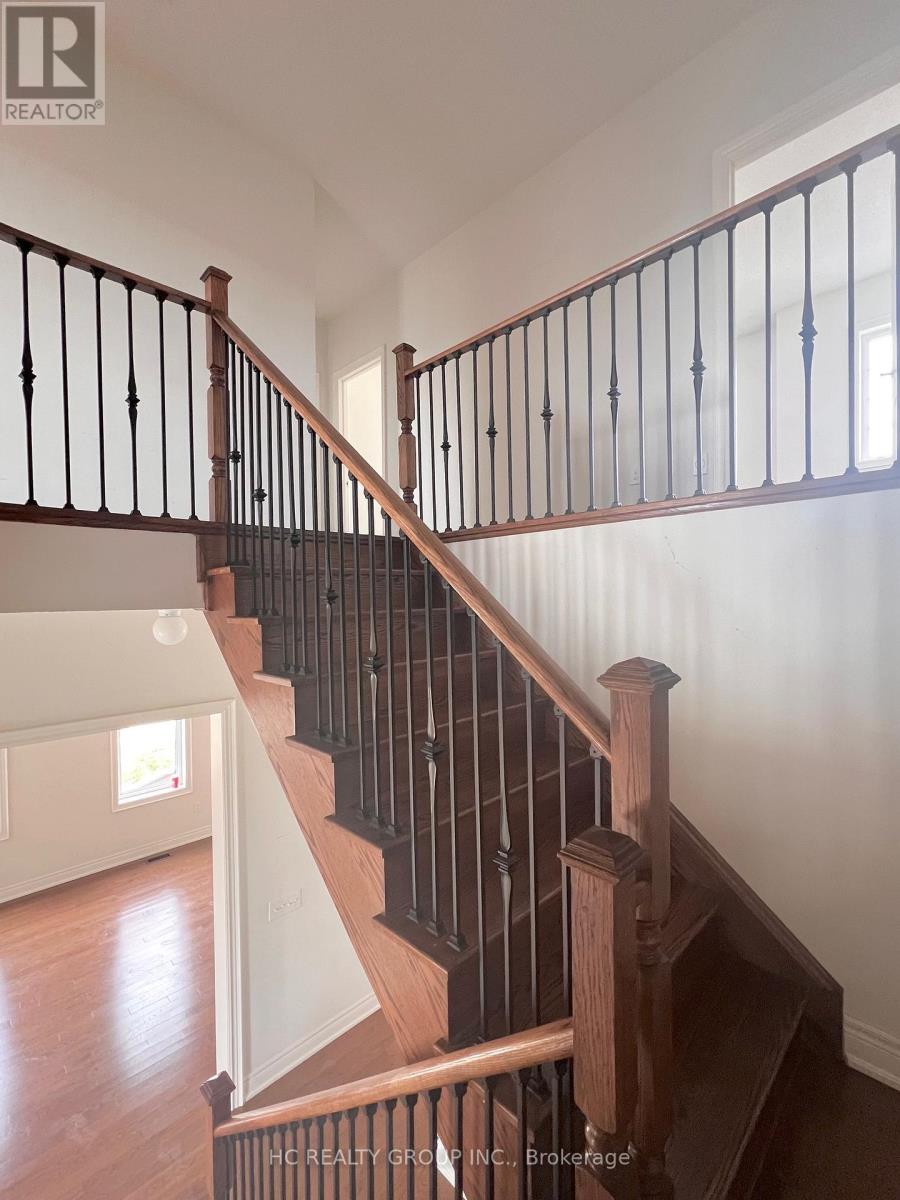 8 Crane Street, Aurora, Ontario  L4G 1C9 - Photo 8 - N12933560