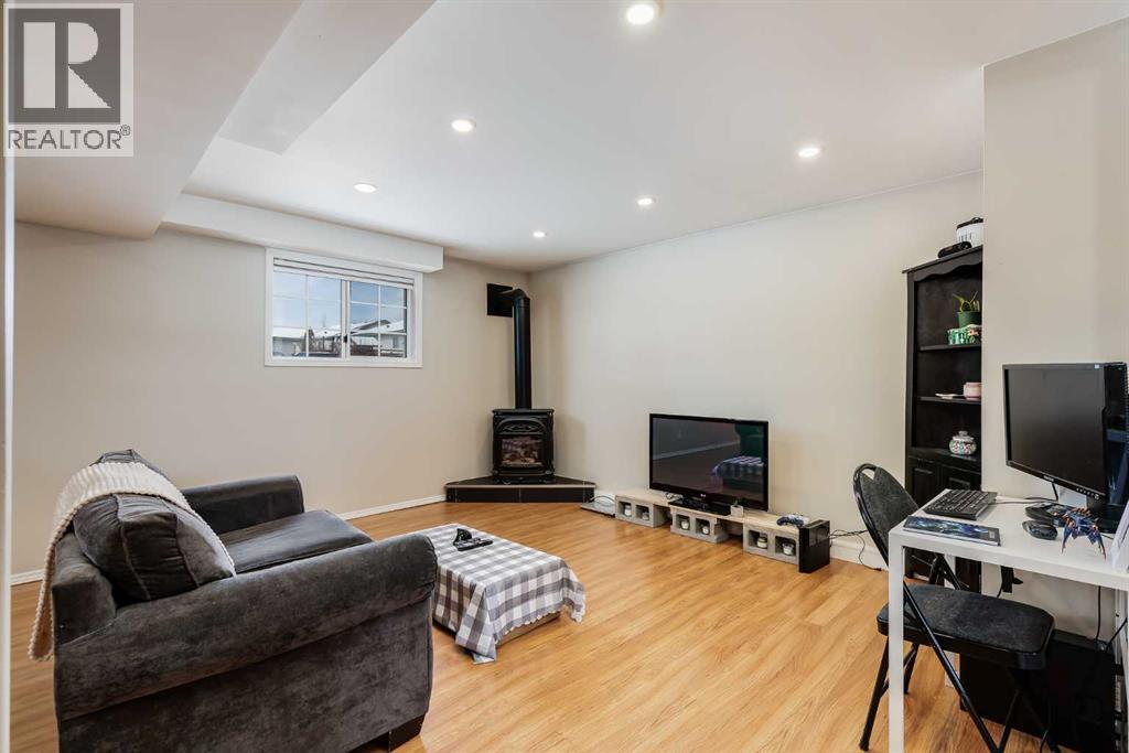 6 West Aarsby Road, Cochrane, Alberta  T4C 1M4 - Photo 13 - A2297276