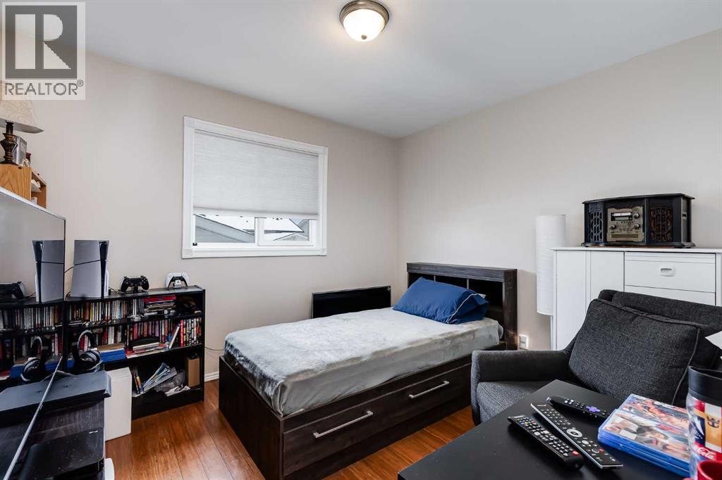 6 West Aarsby Road, Cochrane, Alberta  T4C 1M4 - Photo 9 - A2297276