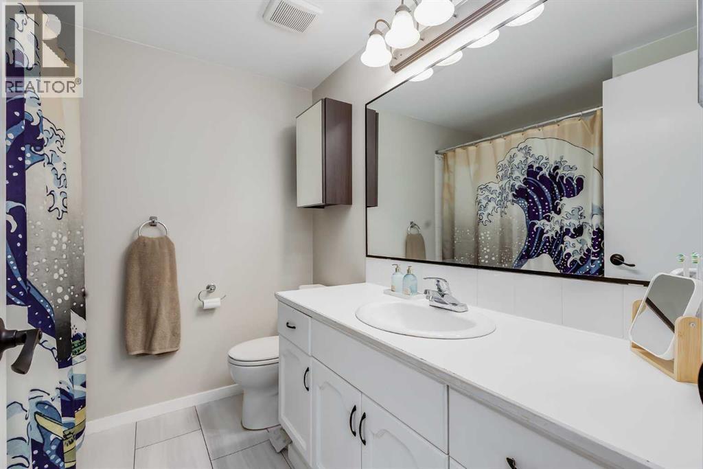 6 West Aarsby Road, Cochrane, Alberta  T4C 1M4 - Photo 16 - A2297276