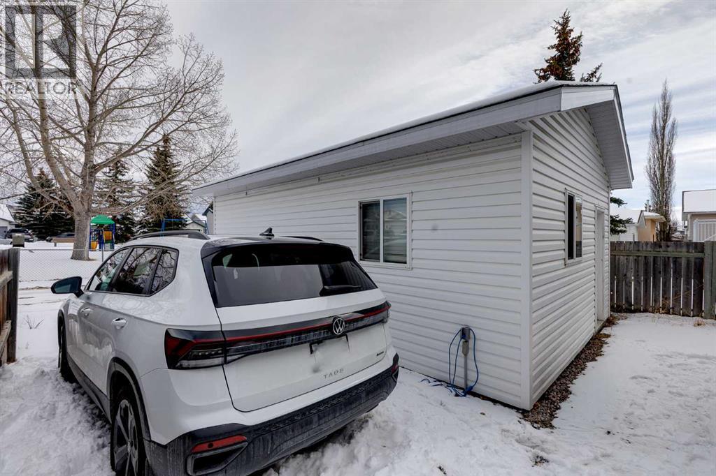 6 West Aarsby Road, Cochrane, Alberta  T4C 1M4 - Photo 20 - A2297276