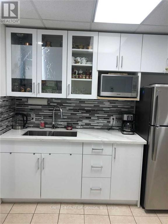 3c - 77 Lakeshore Road W, Oakville, Ontario  L6K 1C9 - Photo 11 - W12933190