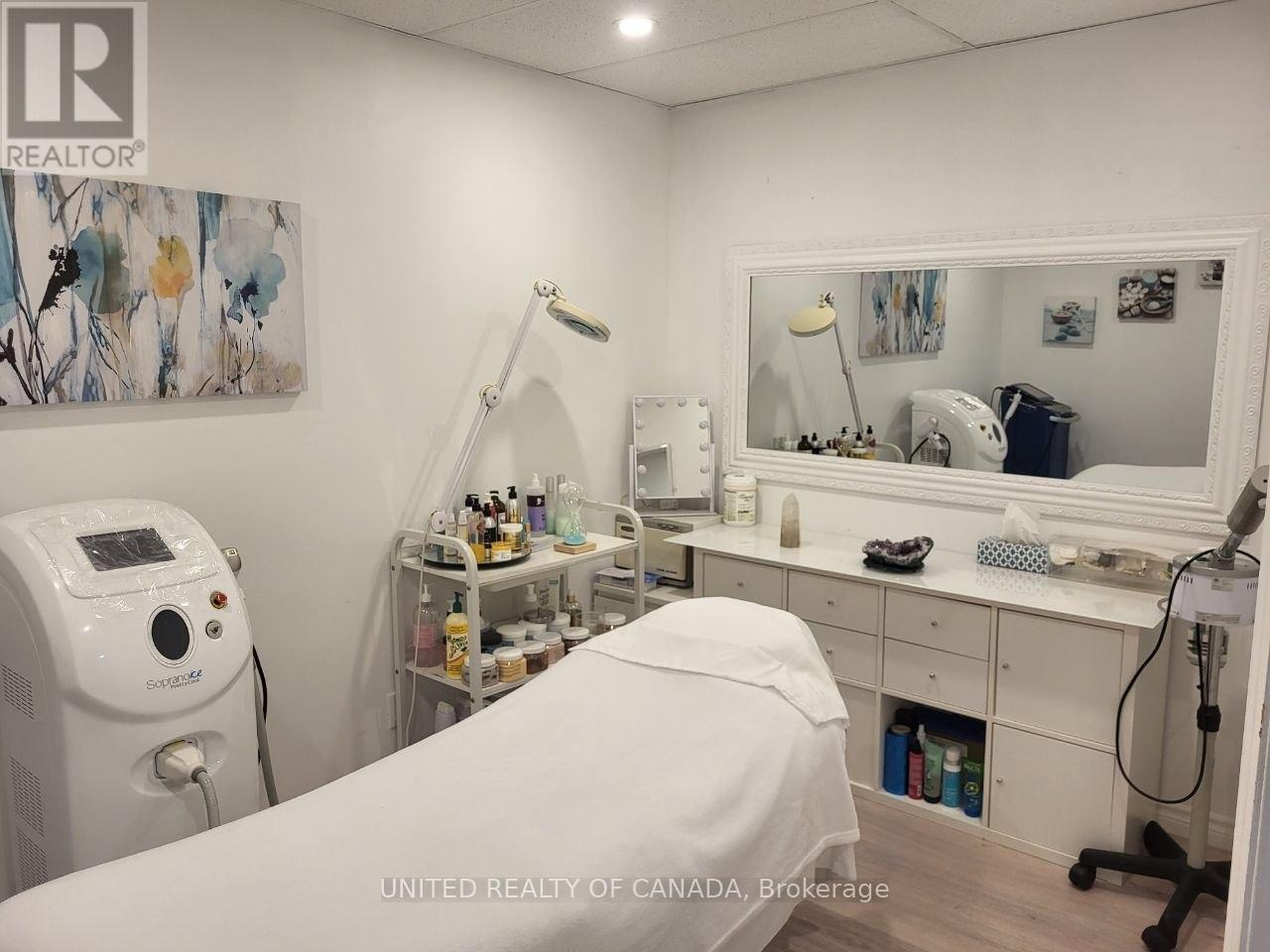 3c - 77 Lakeshore Road W, Oakville, Ontario  L6K 1C9 - Photo 17 - W12933190