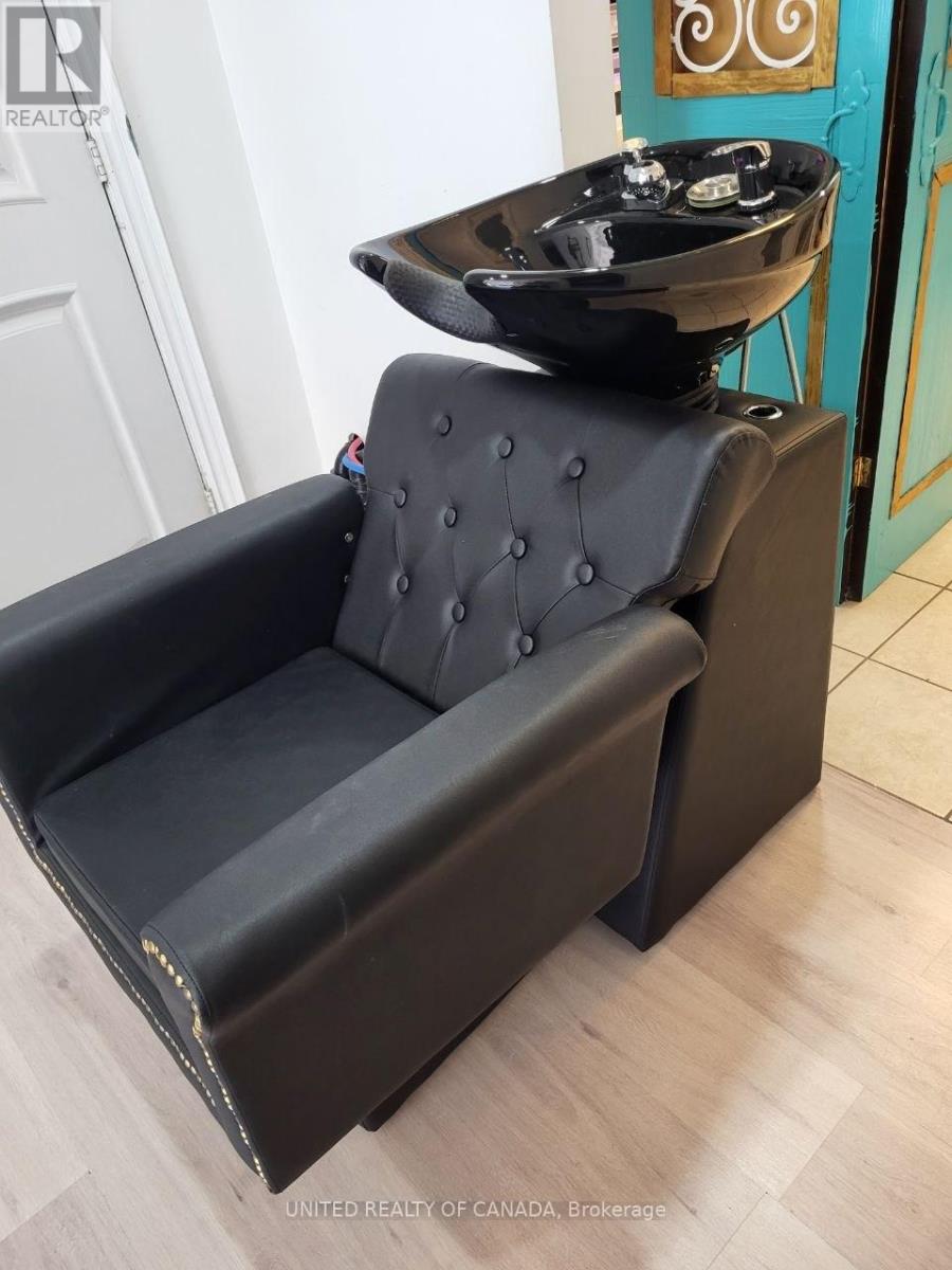 3c - 77 Lakeshore Road W, Oakville, Ontario  L6K 1C9 - Photo 9 - W12933190