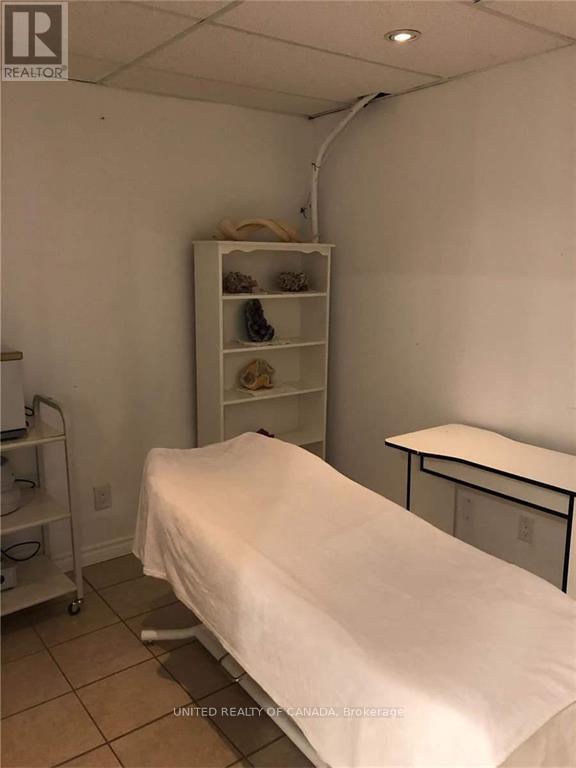 3c - 77 Lakeshore Road W, Oakville, Ontario  L6K 1C9 - Photo 16 - W12933190