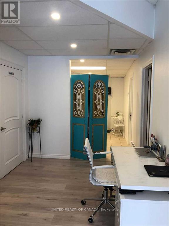 3c - 77 Lakeshore Road W, Oakville, Ontario  L6K 1C9 - Photo 14 - W12933190