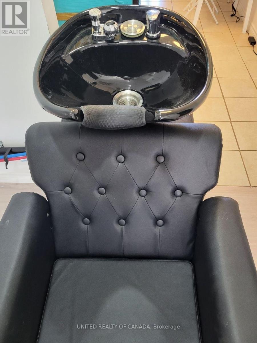 3c - 77 Lakeshore Road W, Oakville, Ontario  L6K 1C9 - Photo 10 - W12933190