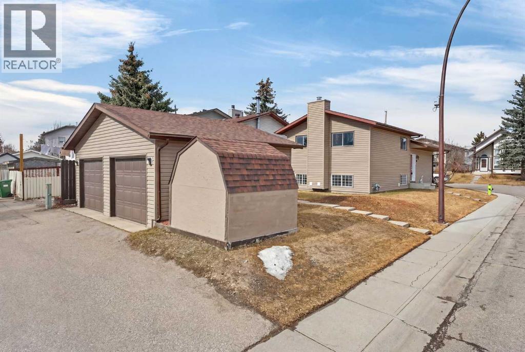 59 Taraglen Court Ne, Calgary, Alberta  T3J 2M7 - Photo 5 - A2296094