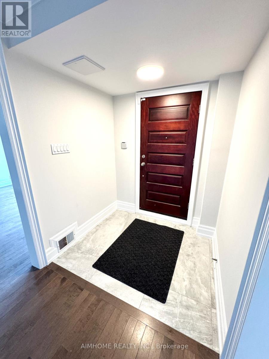 89 Dunloe Road, Toronto, Ontario  M5P 2T7 - Photo 18 - C12933588