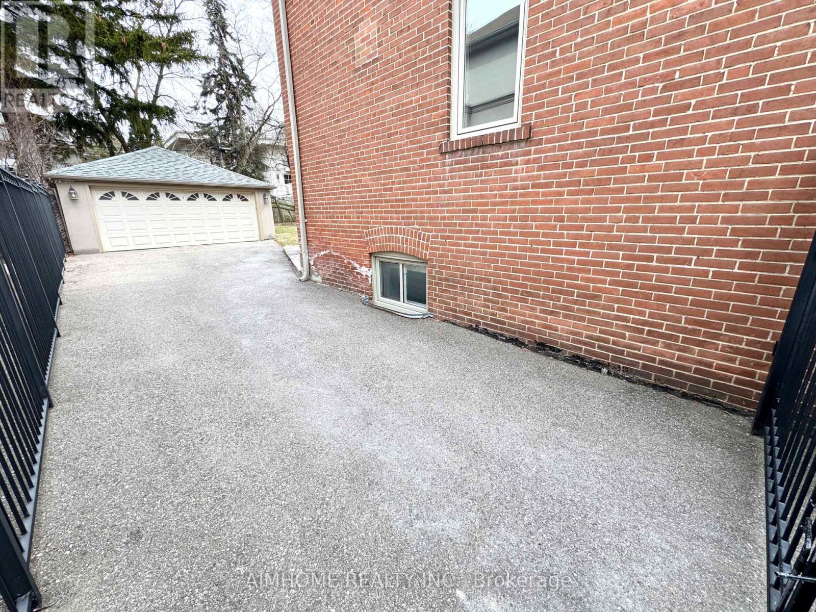 89 Dunloe Road, Toronto, Ontario  M5P 2T7 - Photo 35 - C12933588