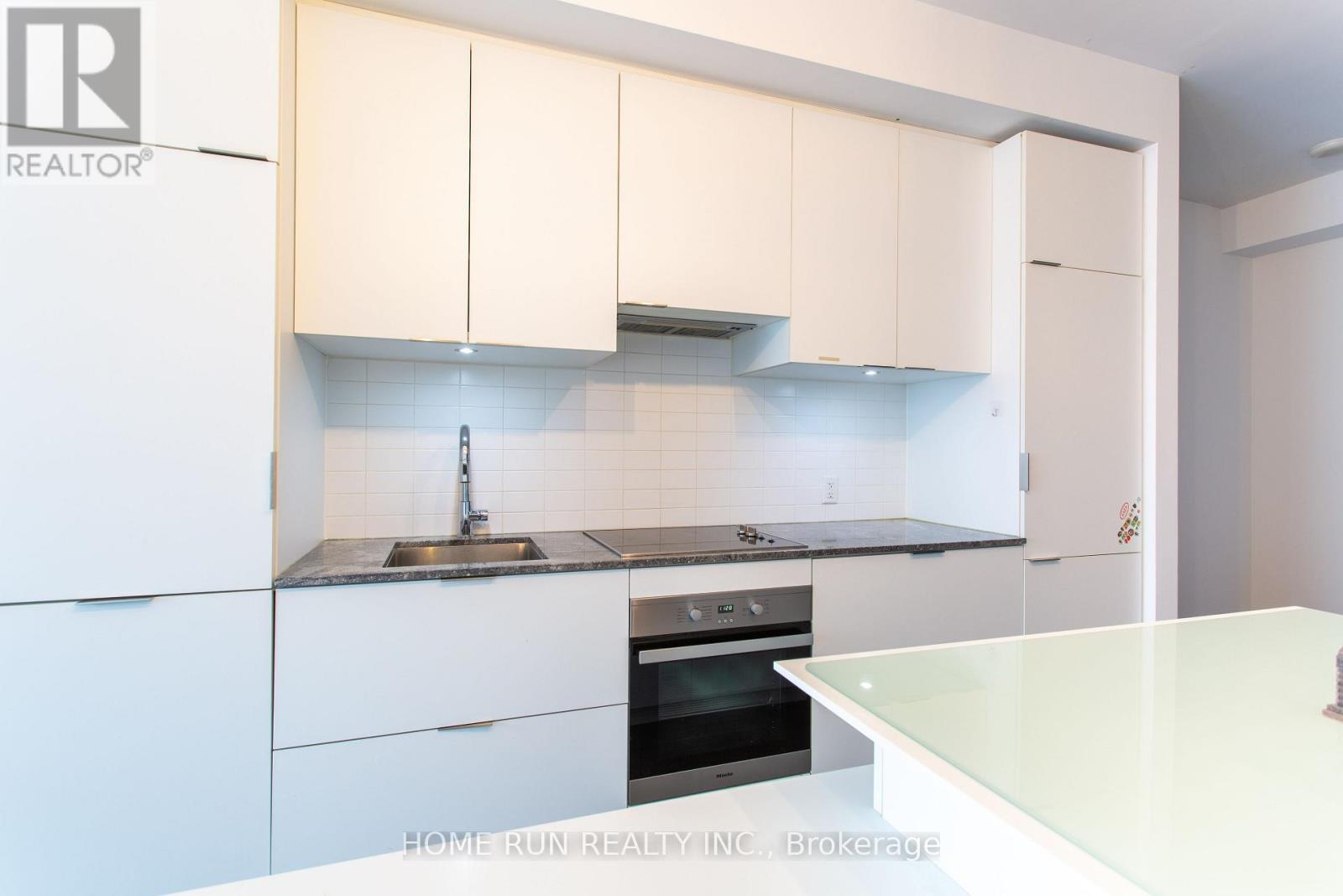 9 - 5 St. Joseph Street, Toronto, Ontario  M4Y 0B6 - Photo 2 - C12933572