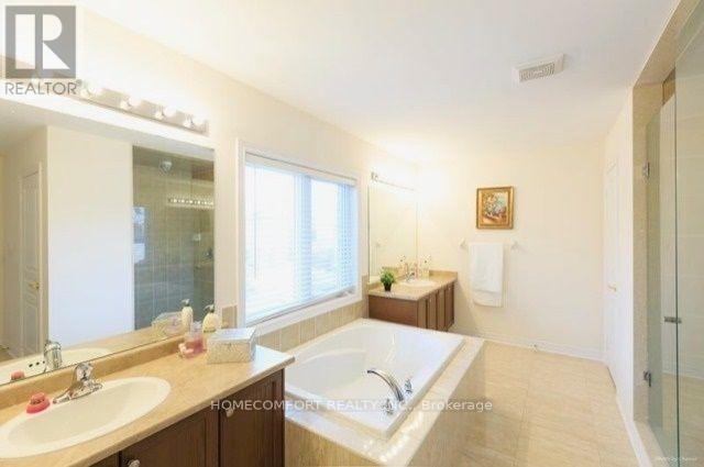 129 Shadow Falls Drive, Richmond Hill, Ontario  L4E 4K2 - Photo 10 - N12933578