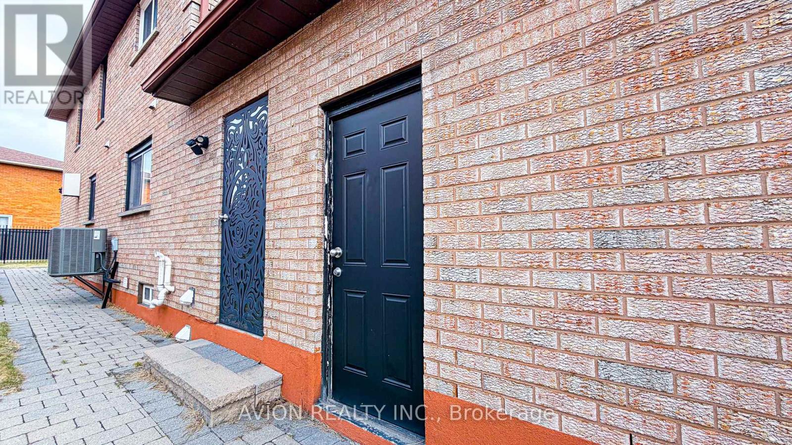 Lower - 2 Bute Court, Vaughan, Ontario  L6A 1P3 - Photo 2 - N12933586