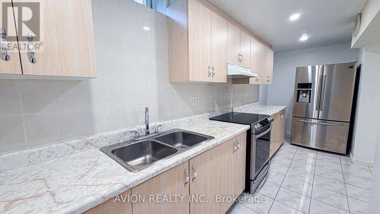 Lower - 2 Bute Court, Vaughan, Ontario  L6A 1P3 - Photo 3 - N12933586