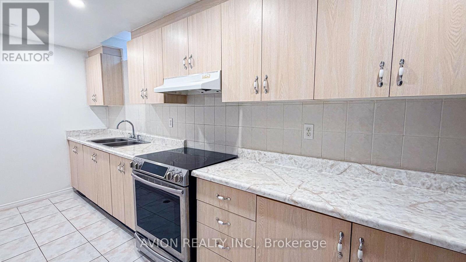 Lower - 2 Bute Court, Vaughan, Ontario  L6A 1P3 - Photo 4 - N12933586