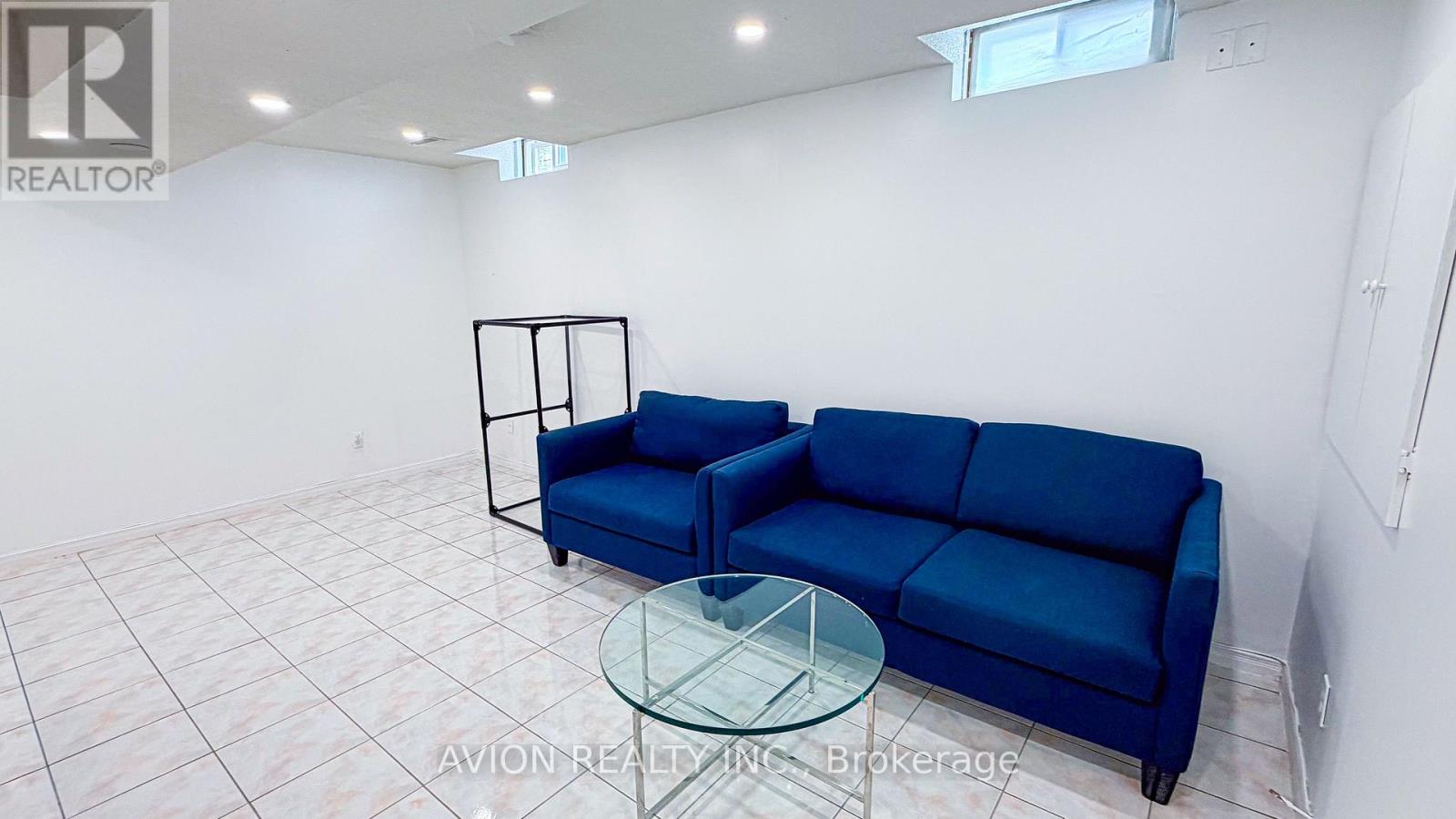 Lower - 2 Bute Court, Vaughan, Ontario  L6A 1P3 - Photo 5 - N12933586