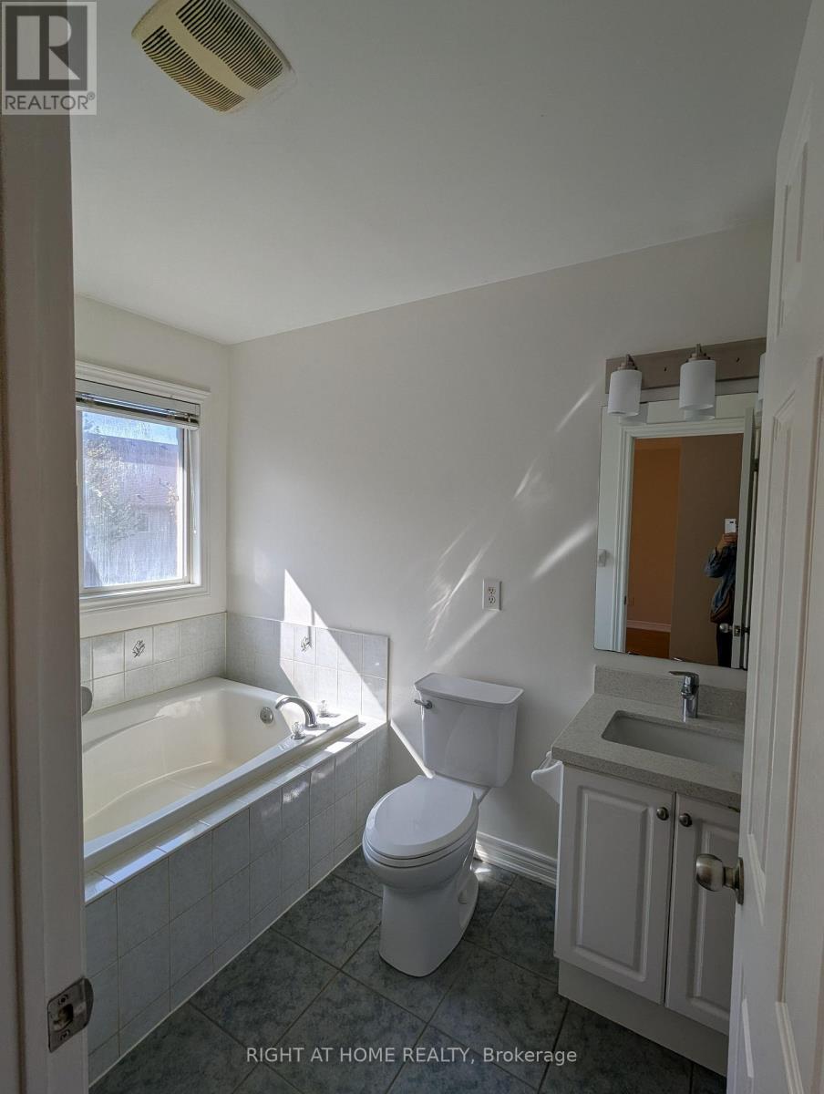 3102 Cabano Crescent, Mississauga, Ontario  L5M 0C4 - Photo 23 - W12933576