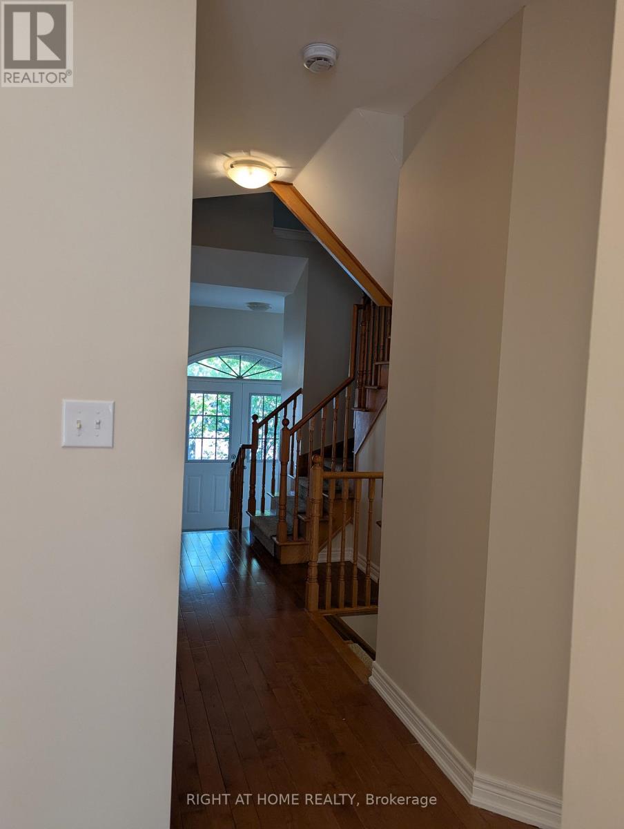 3102 Cabano Crescent, Mississauga, Ontario  L5M 0C4 - Photo 4 - W12933576