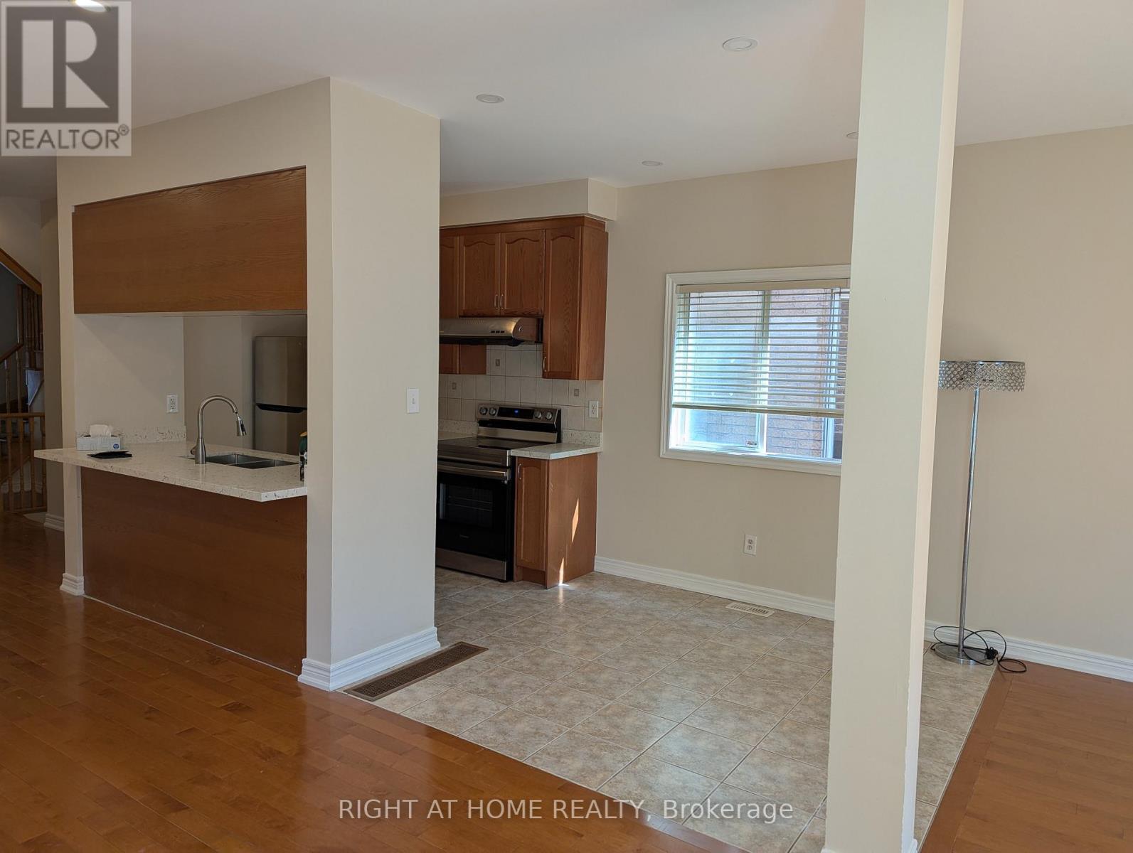 3102 Cabano Crescent, Mississauga, Ontario  L5M 0C4 - Photo 7 - W12933576