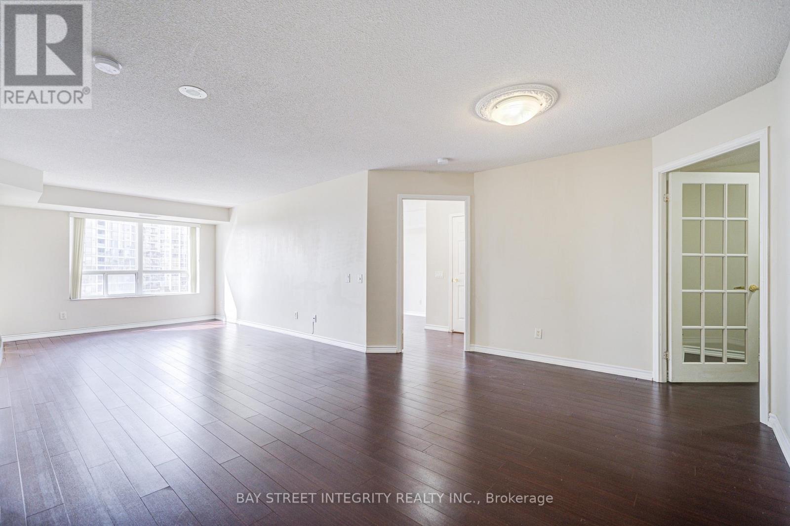 820 - 25 Kingsbridge Garden Circle, Mississauga, Ontario  L5R 4B1 - Photo 12 - W12933596