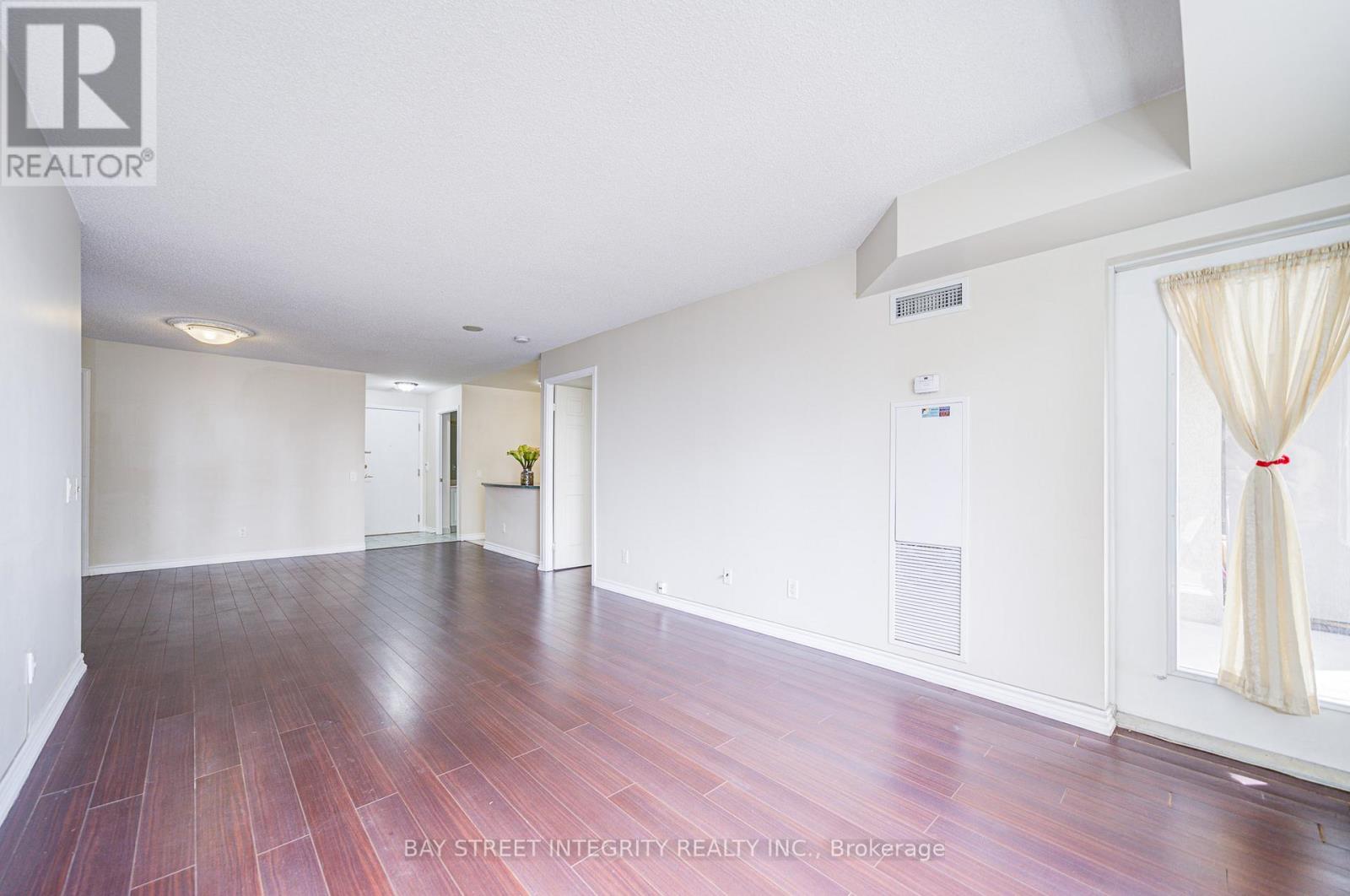 820 - 25 Kingsbridge Garden Circle, Mississauga, Ontario  L5R 4B1 - Photo 15 - W12933596