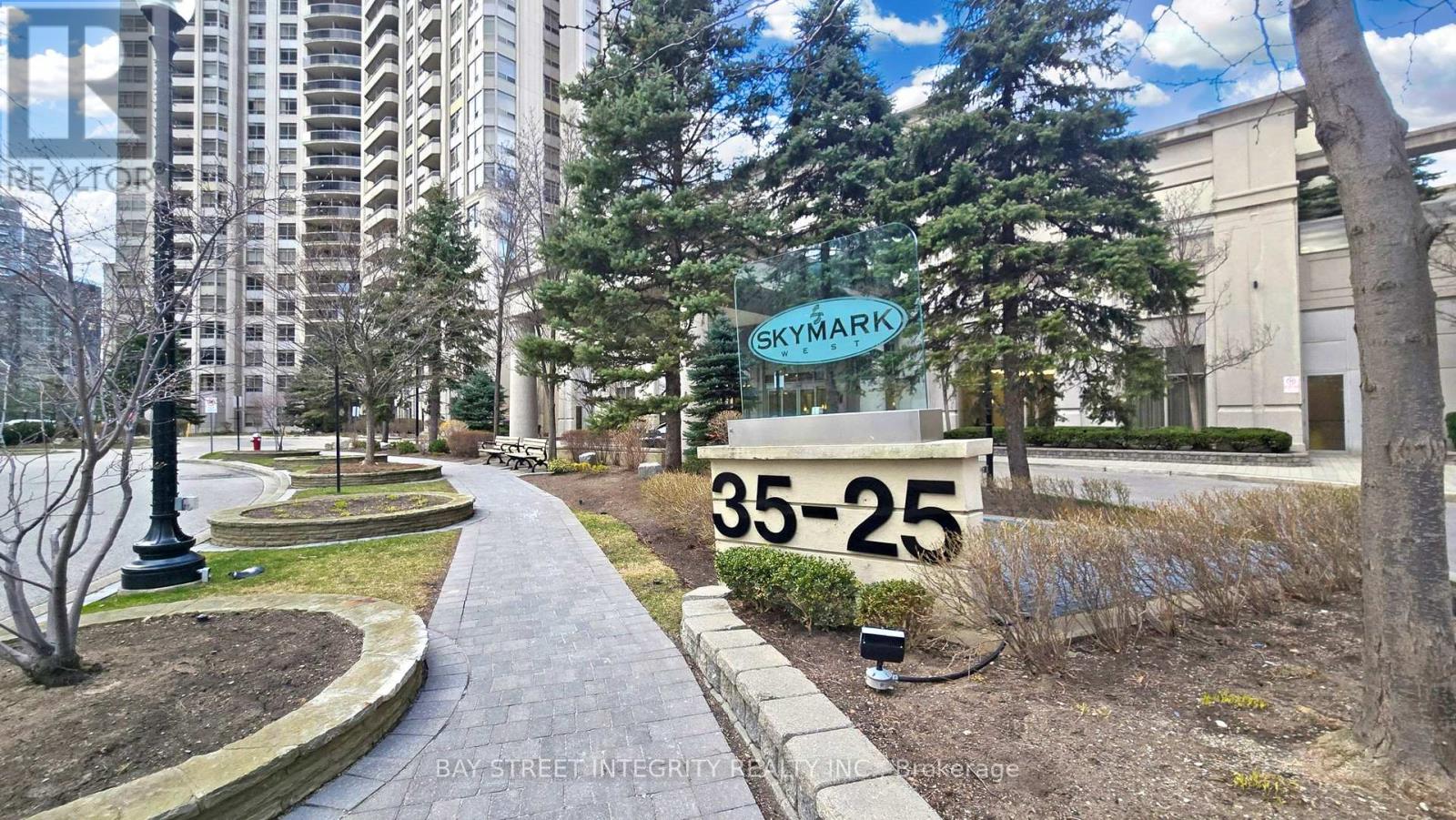 820 - 25 Kingsbridge Garden Circle, Mississauga, Ontario  L5R 4B1 - Photo 2 - W12933596