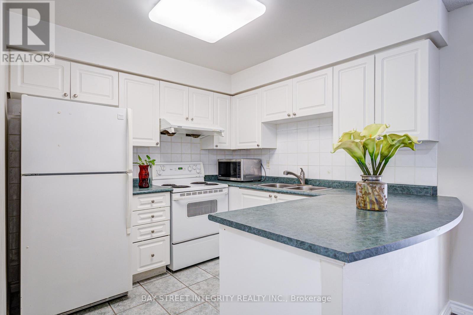 820 - 25 Kingsbridge Garden Circle, Mississauga, Ontario  L5R 4B1 - Photo 20 - W12933596