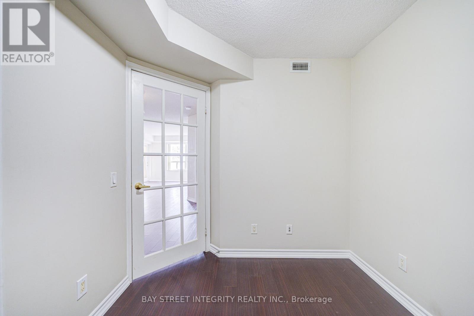 820 - 25 Kingsbridge Garden Circle, Mississauga, Ontario  L5R 4B1 - Photo 25 - W12933596