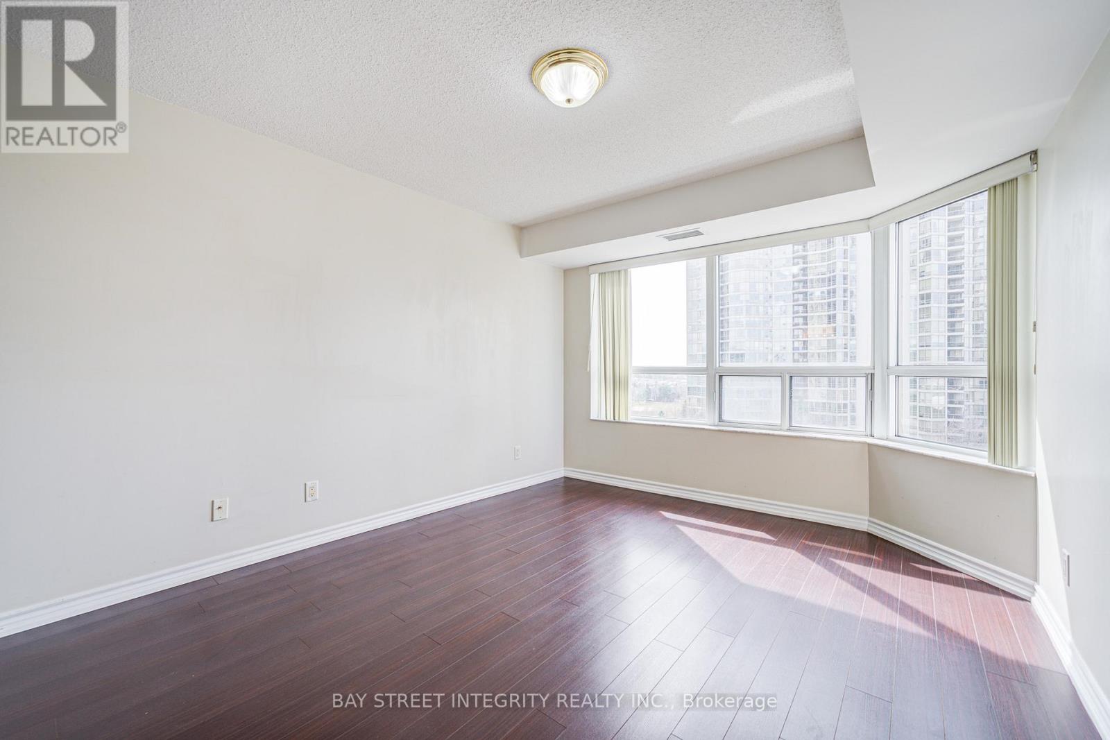 820 - 25 Kingsbridge Garden Circle, Mississauga, Ontario  L5R 4B1 - Photo 27 - W12933596