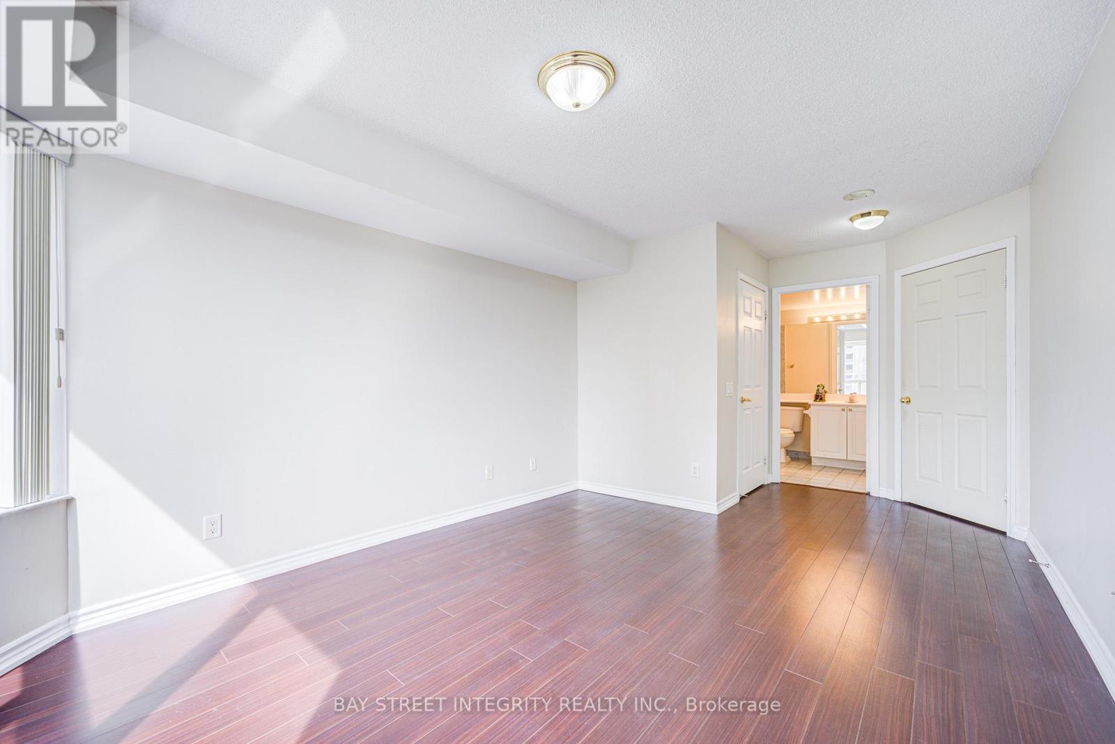 820 - 25 Kingsbridge Garden Circle, Mississauga, Ontario  L5R 4B1 - Photo 29 - W12933596