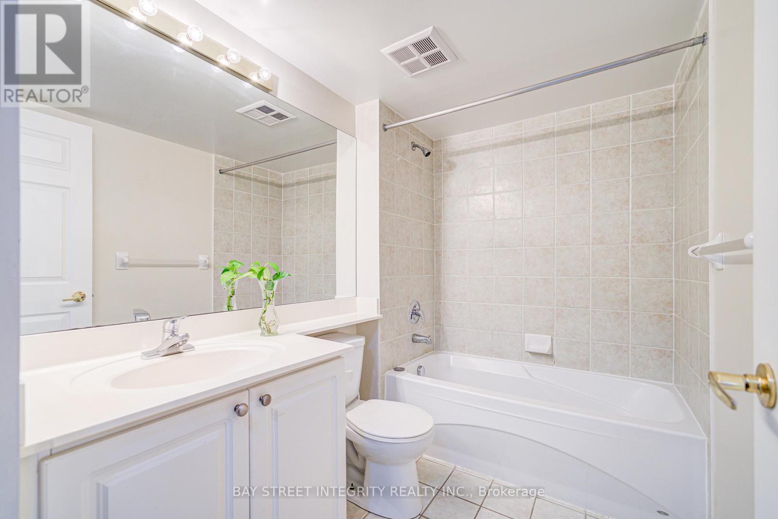 820 - 25 Kingsbridge Garden Circle, Mississauga, Ontario  L5R 4B1 - Photo 9 - W12933596