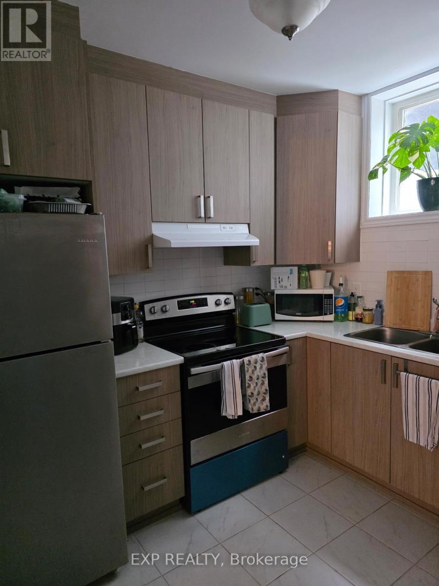 B - 159 Minikan Street, Ottawa, Ontario  K1X 0E5 - Photo 8 - X12933602